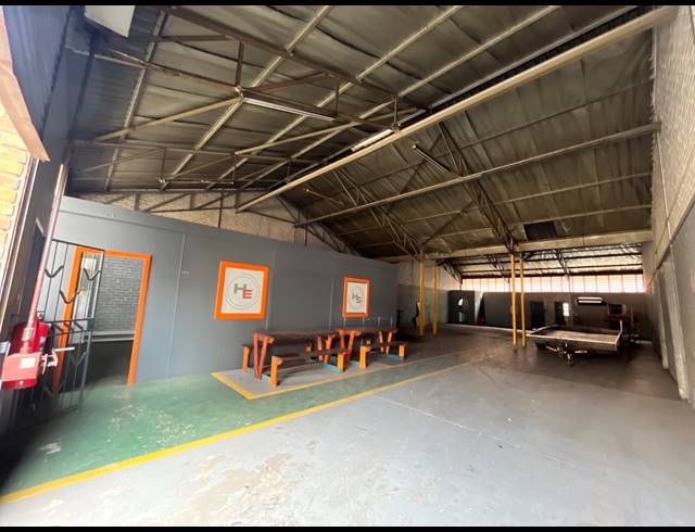 301M² WAREHOUSE FOR SALE IN ISANDO